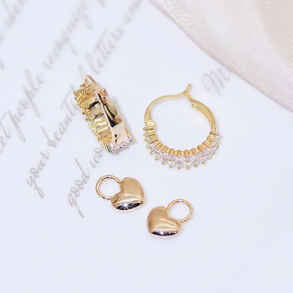 ❤️14k gold diamond earrings❤️ - Picture 5 of 9